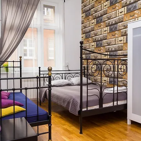 Retro Hostel *